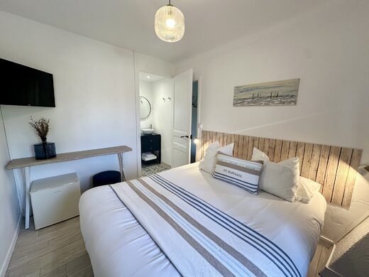 H&#x00F4;tel&#x20;famille&#x20;&#x00E0;&#x20;Saint-Rapha&#x00EB;l&#x20;&#x3A;&#x20;une&#x20;chambre&#x20;familiale&#x20;pour&#x20;4&#x20;personnes