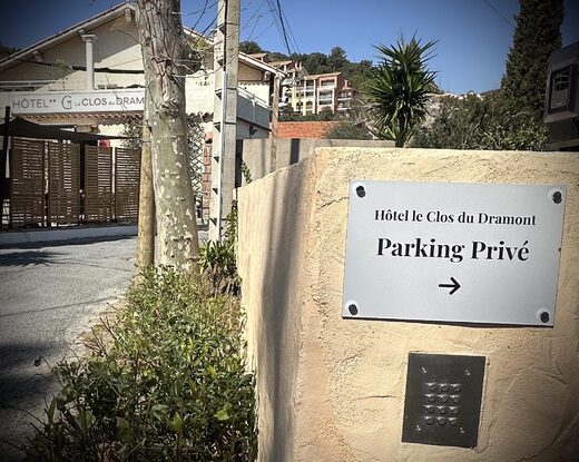 H&#x00F4;tel&#x20;moto&#x20;sur&#x20;la&#x20;C&#x00F4;te&#x20;d&amp;&#x23;8217&#x3B;Azur&#x20;&#x3A;&#x20;un&#x20;parking&#x20;s&#x00E9;curis&#x00E9;&#x20;au&#x20;Dramont